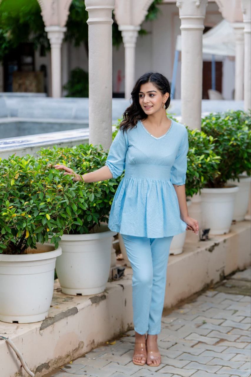 Short kurti with pant