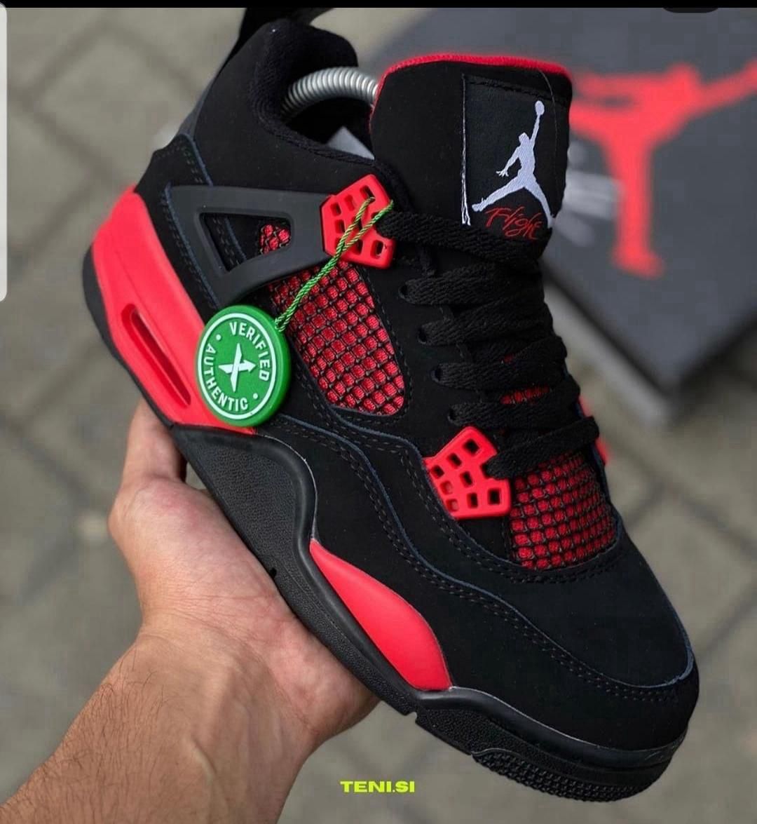 JORDAN RETRO 4